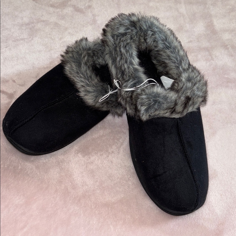 Dearfoams Black Memory Foam Slippers with Faux Fur